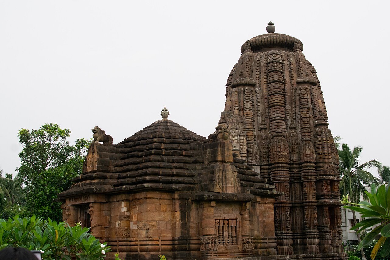 Rajarani Temple Bhubaneswar: Intricate Erotic & Celestial Stone Sculptures